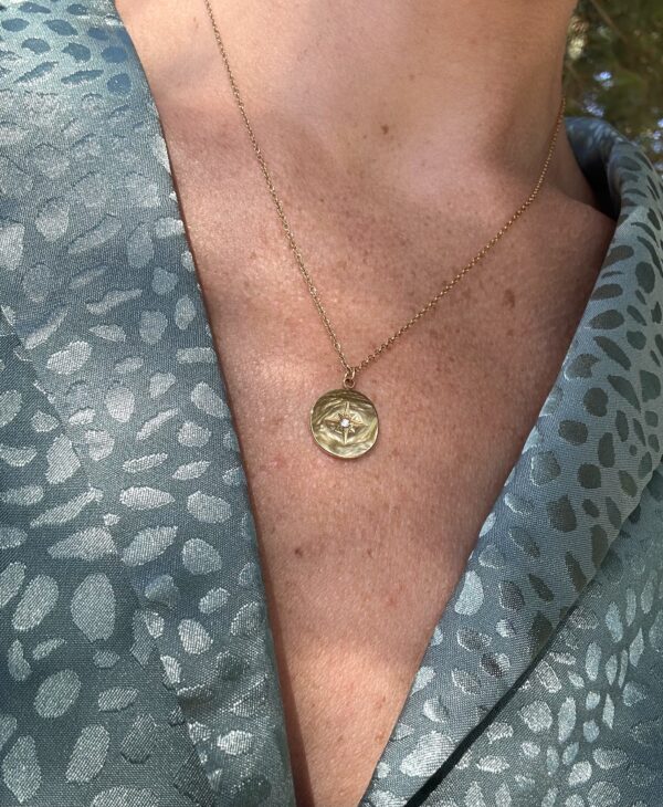 Collier médailles symbole – Image 3