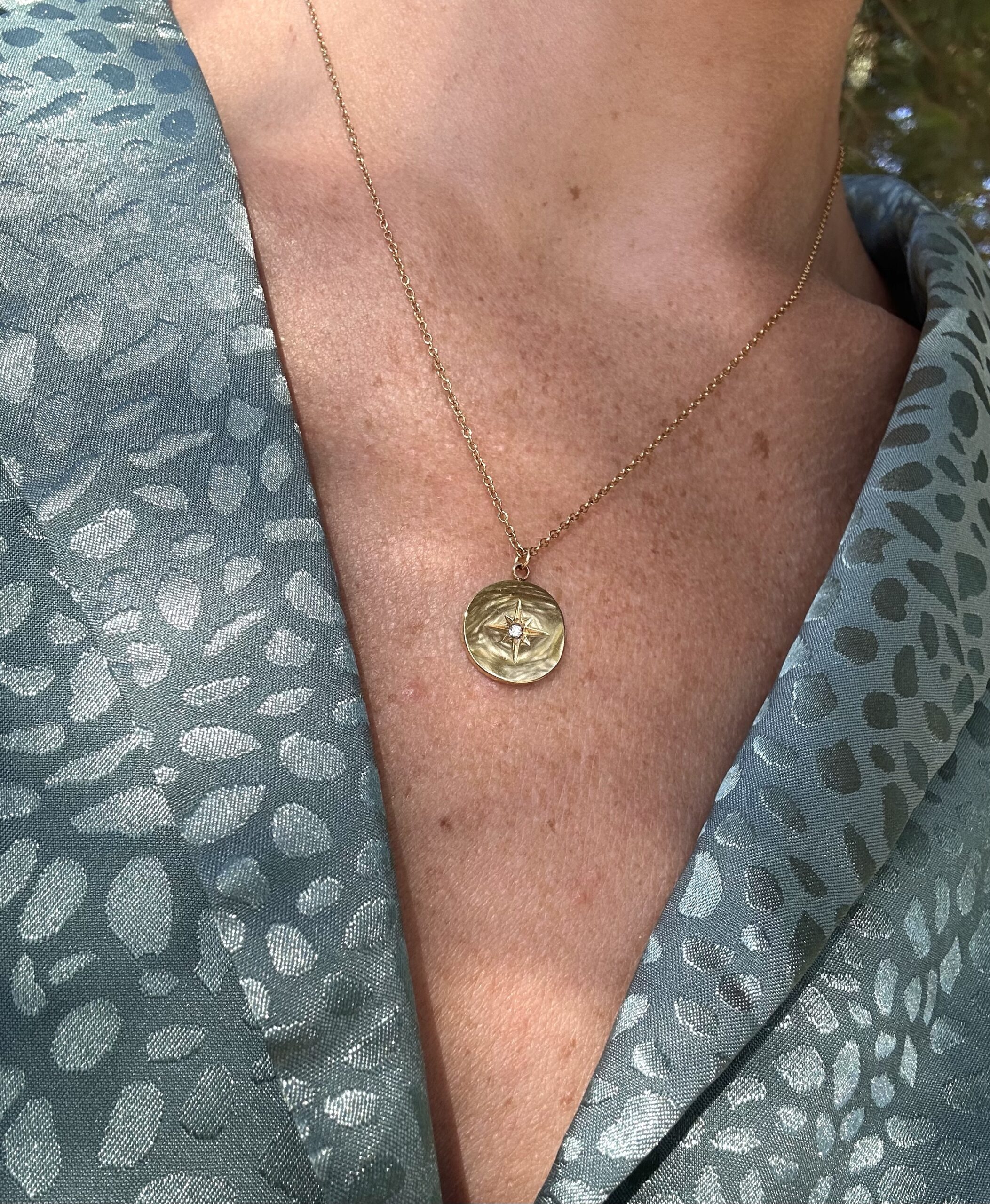 Collier médailles symbole – Image 3