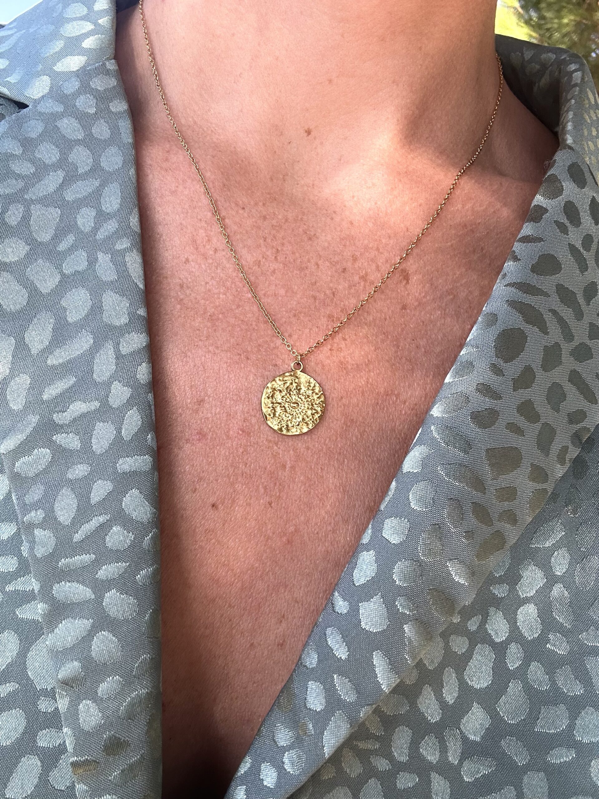 Collier médailles symbole