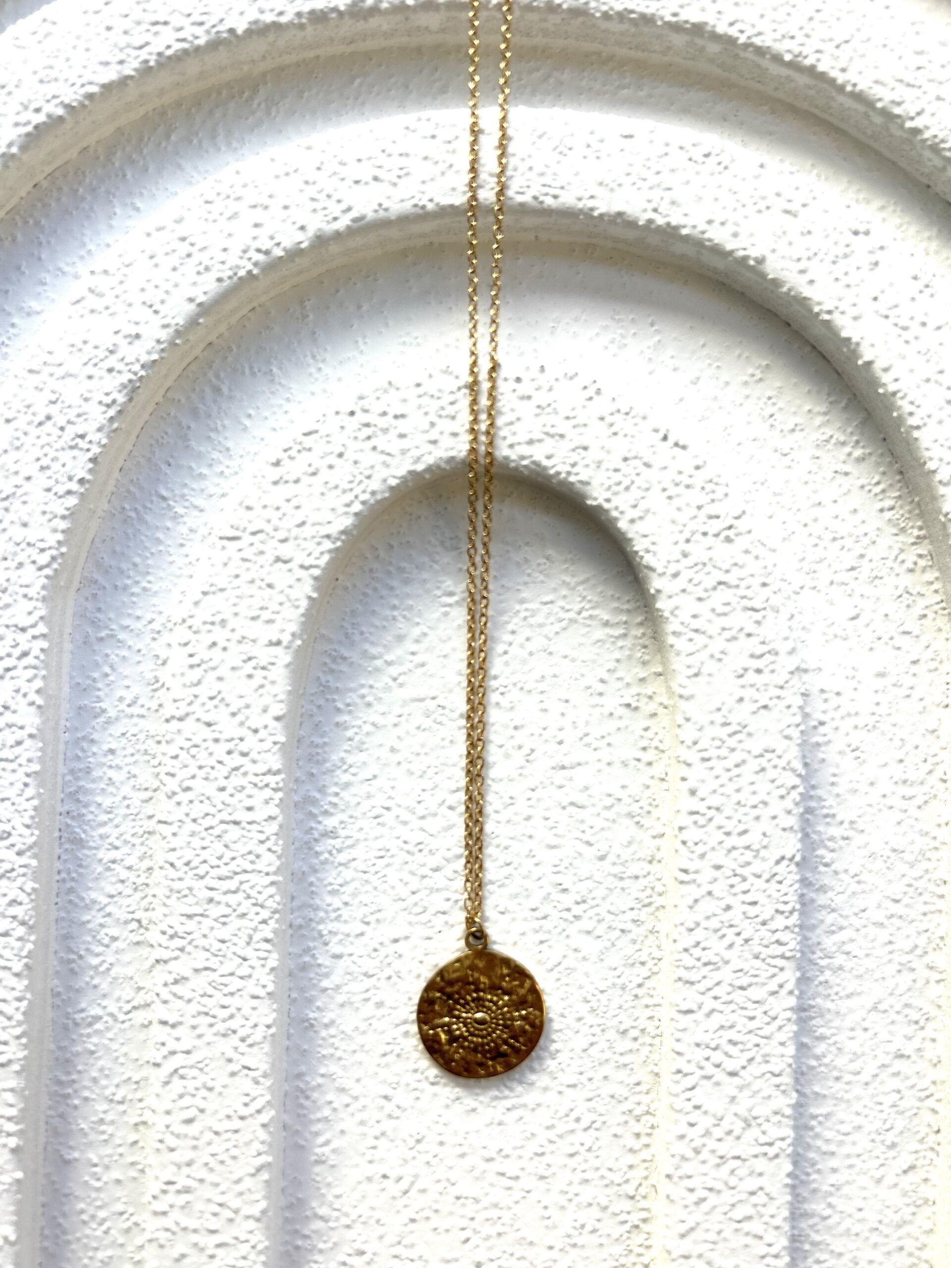 Collier médailles symbole – Image 2