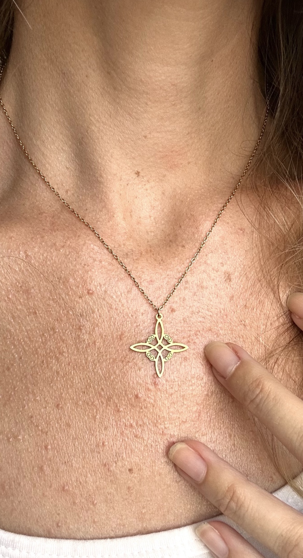 Collier noeud de sorcière