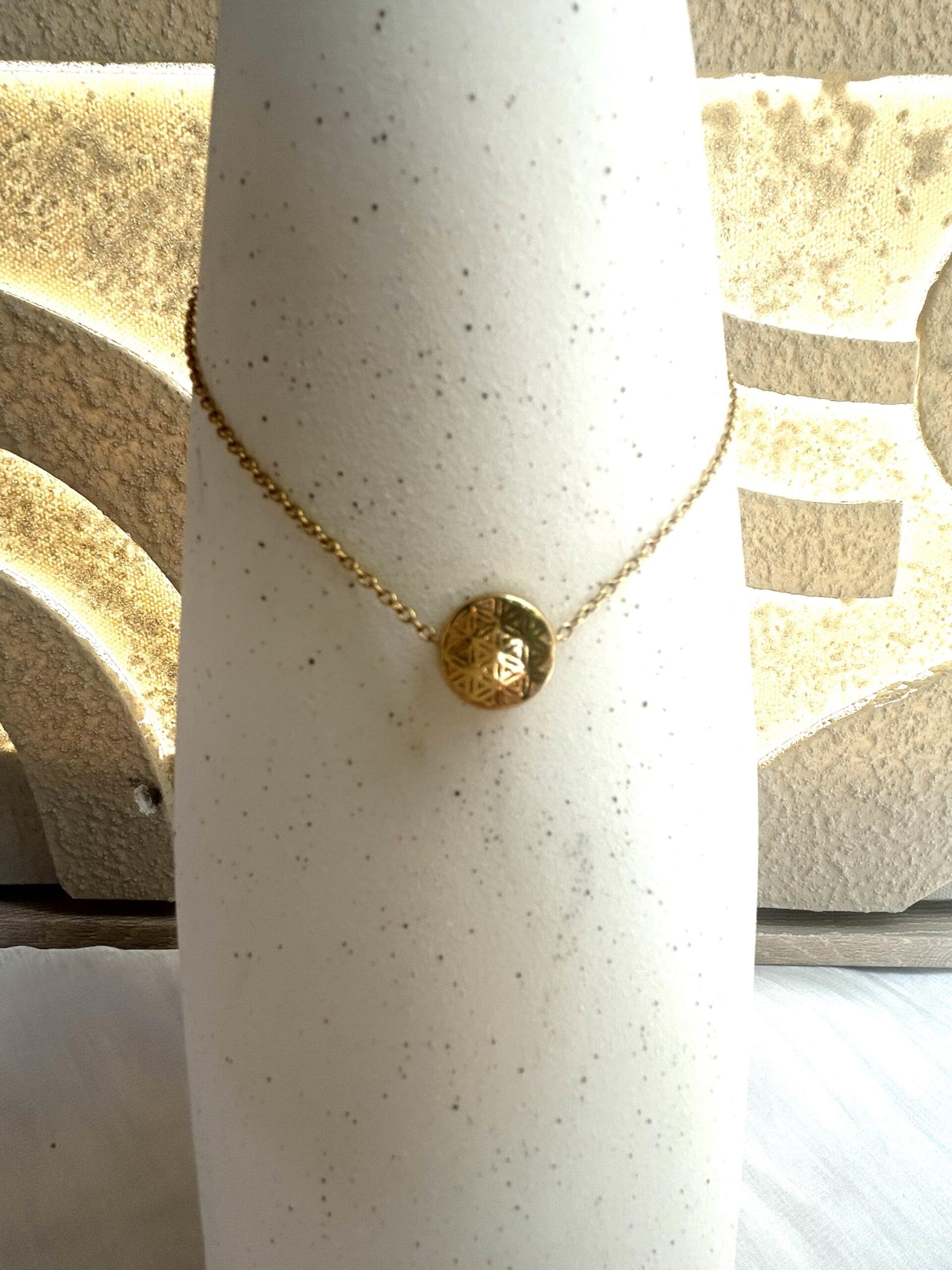 Collier ras de cou fleur de vie
